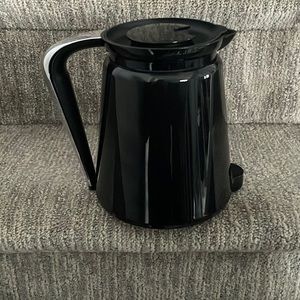 Keurig 117635 2.0 Carafe, Black (Discontinued). Used